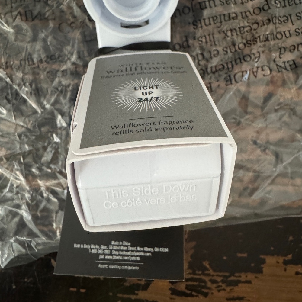 NWT Bath & Body Works Nutcracker Wallflower Projector Wallflower Plug - Picture 7 of 8